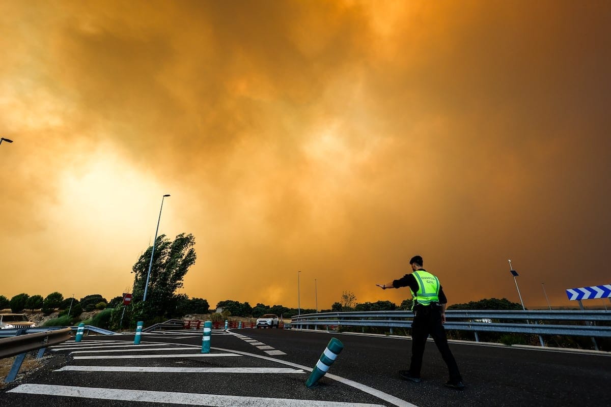 Los incendios de Madrid y Ávila afectan ya a 45.000 hectáreas y obligan a evacuar o confinar a más de 88.500 personas