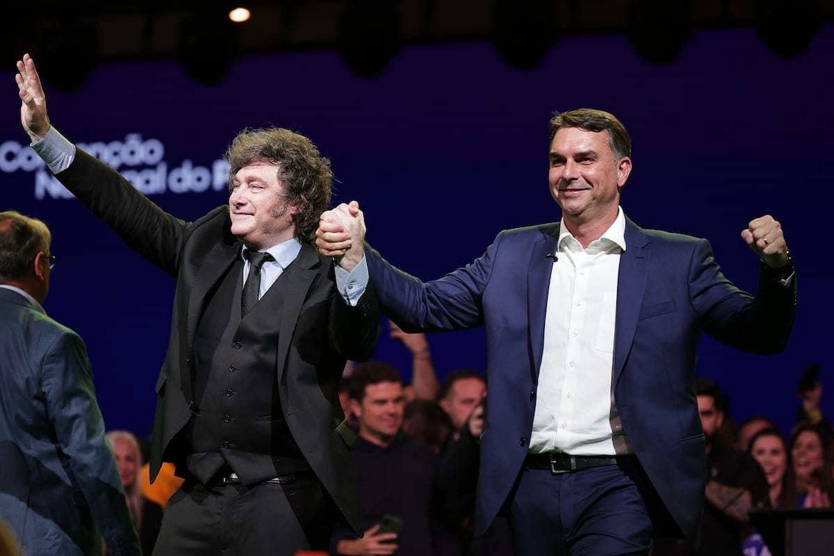 Milei arremete contra Lula en Brasil y llama a “parar la basura socialista”