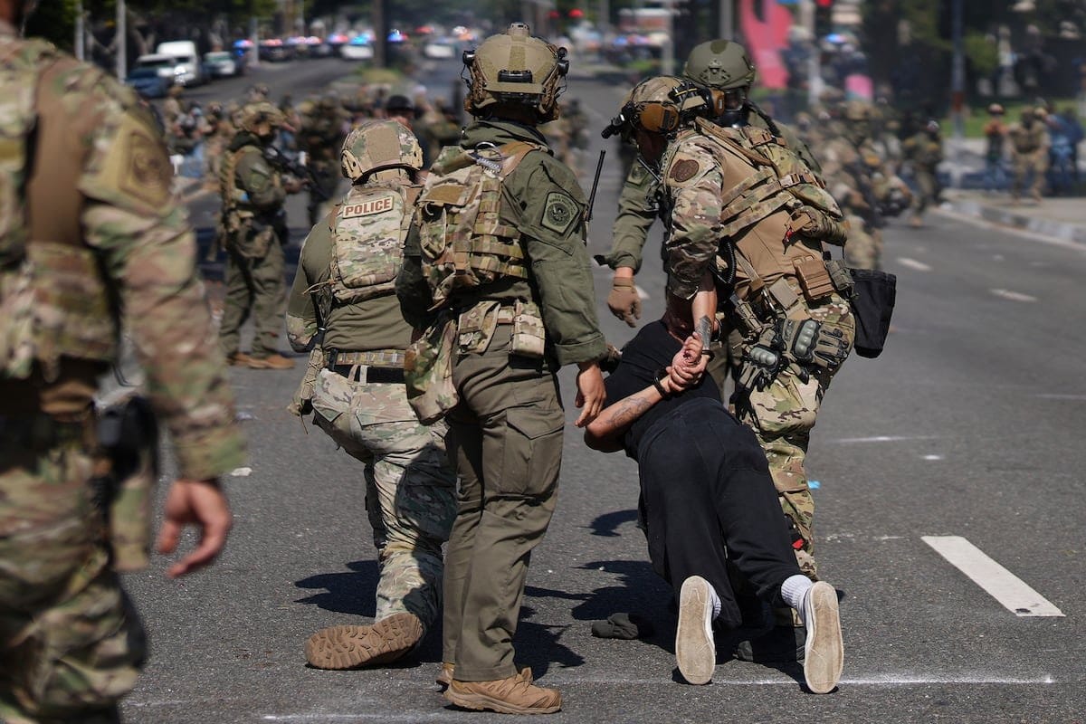 “Estamos sobreviviendo”: las redadas asestan un golpe fuerte y persistente a los negocios hispanos en Los Ángeles