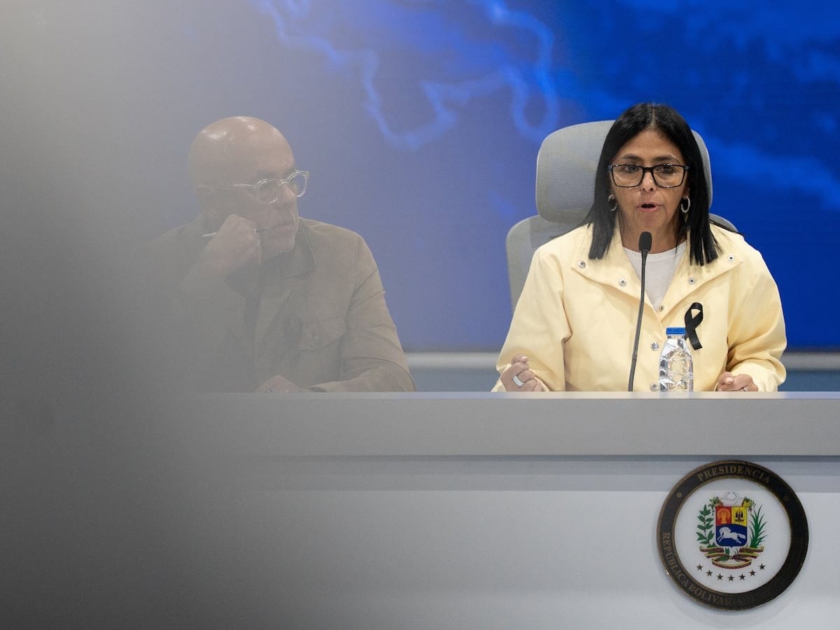 El Gobierno de Trump pide inmunidad para Delcy Rodríguez en el caso de tres estadounidenses torturados en Caracas