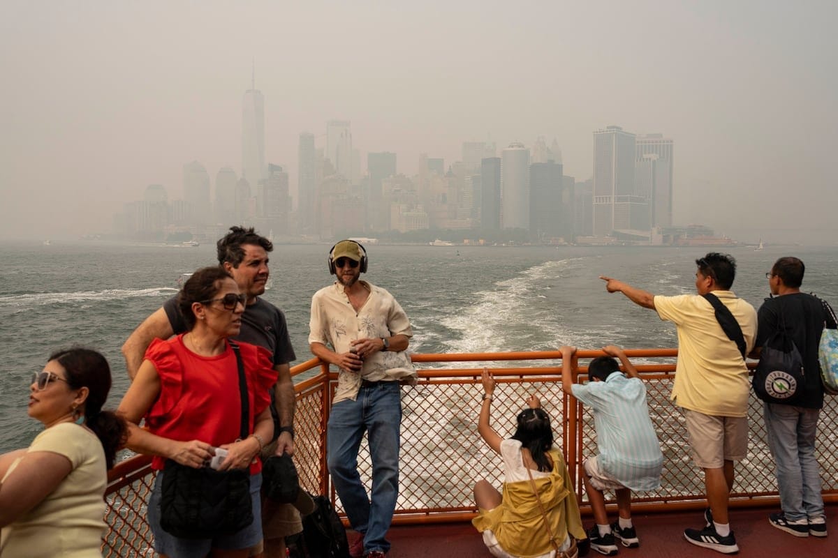 Incendios en Canadá llenan de humo ciudades de EE. UU. y Canadá
