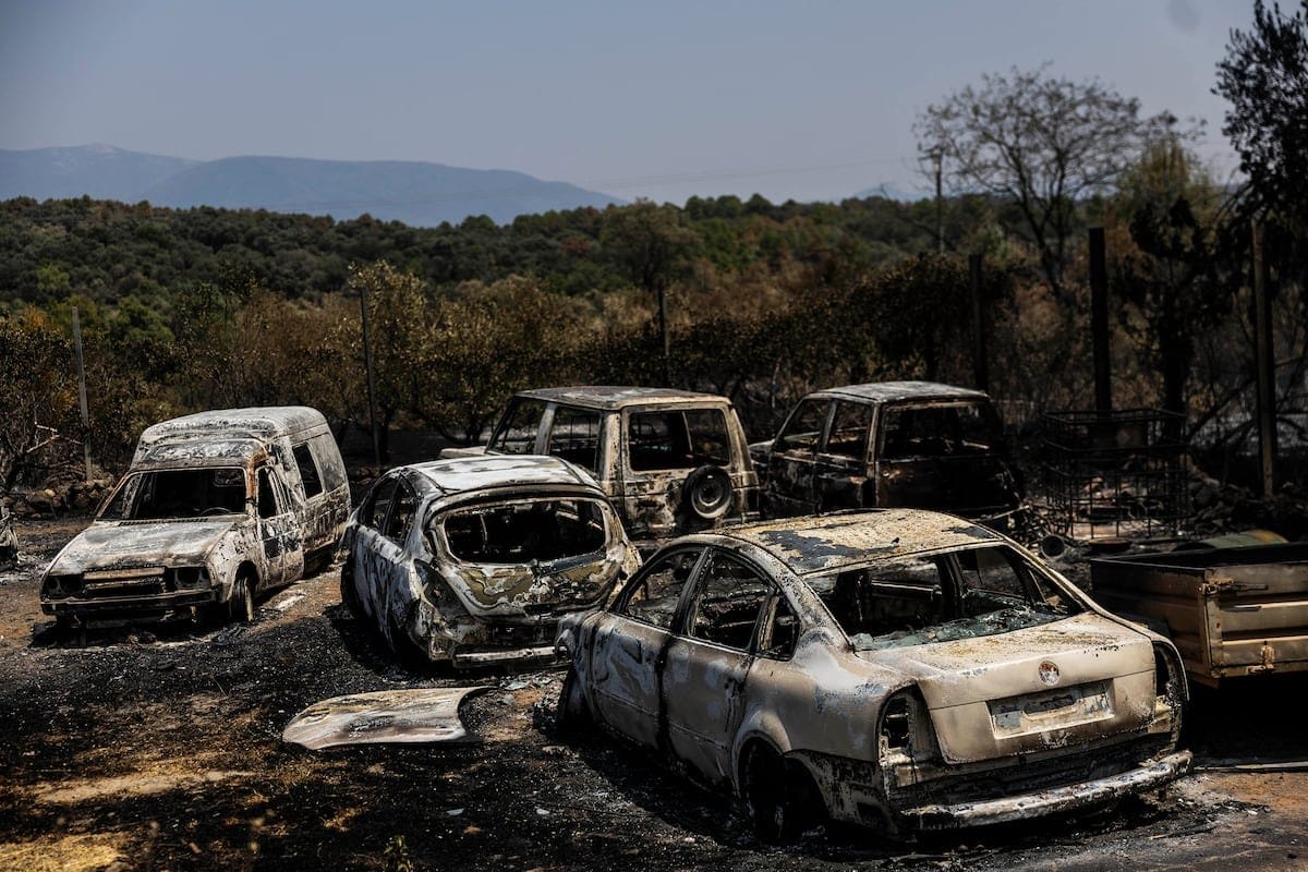 Casavieja, el pueblo abulense que estuvo rodeado por el incendio: “Las llamas bajaron como lenguas de fuego por la montaña”