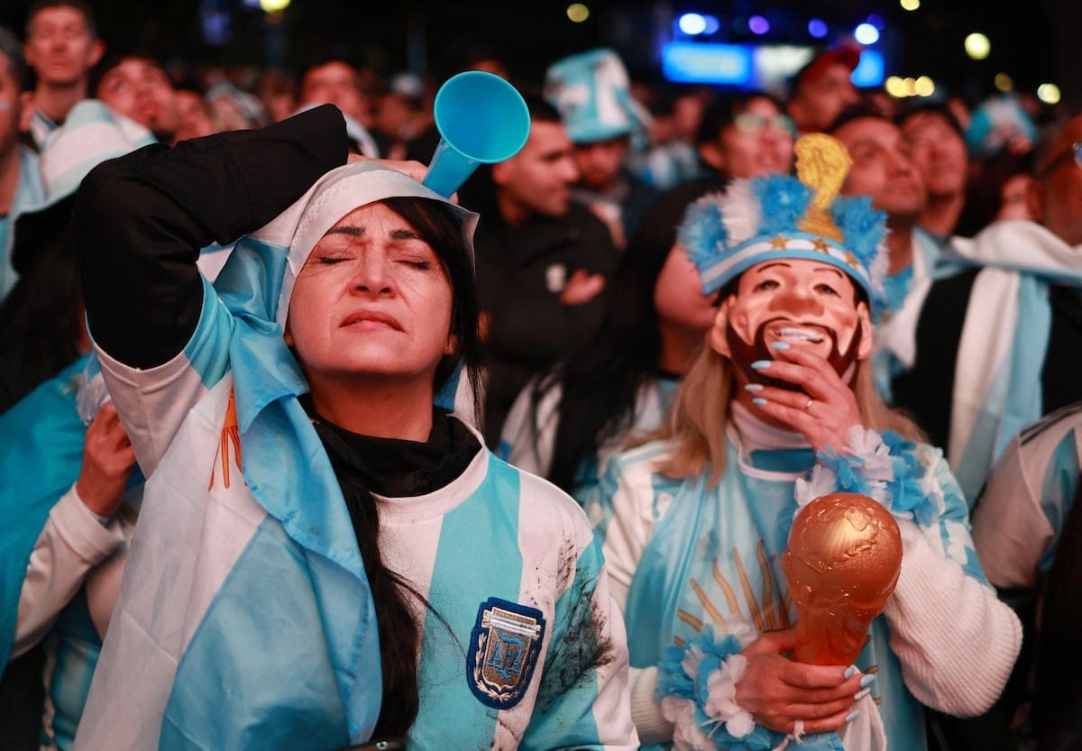 Los aficionados argentinos, entre el orgullo por su selección y la tristeza por el final de la era dorada de Messi