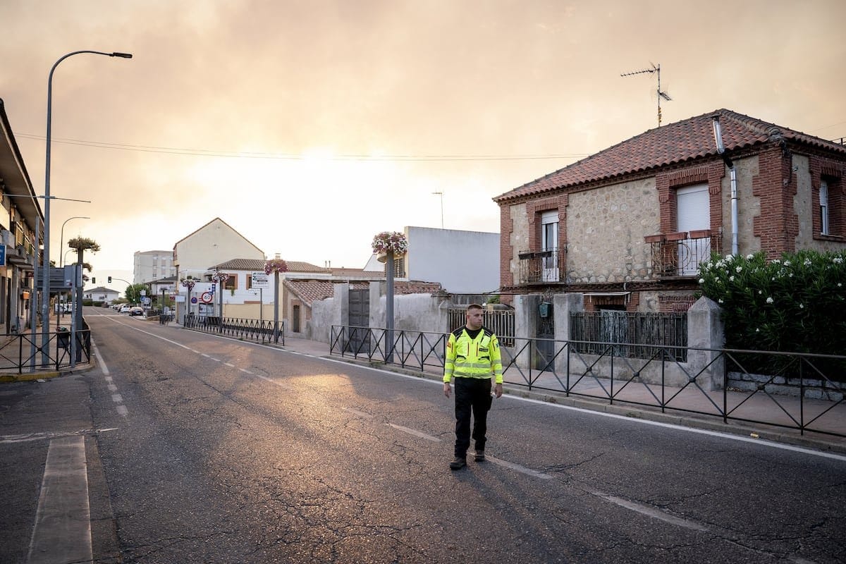 Los incendios que arrasan Madrid y Ávila siguen ardiendo sin control: “Es un día muy difícil con una situación muy adversa”
