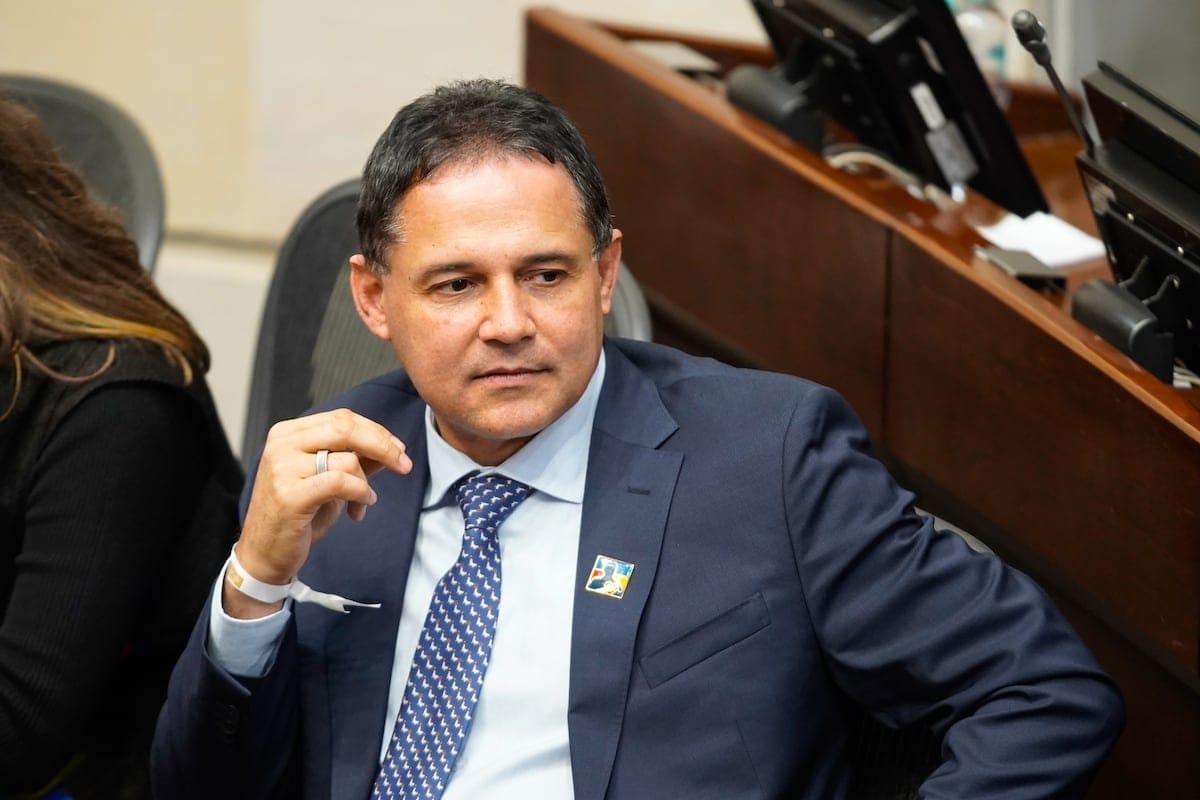 El Senado demuestra su independencia frente a Abelardo de la Espriella al elegir como presidente a Honorio Henríquez