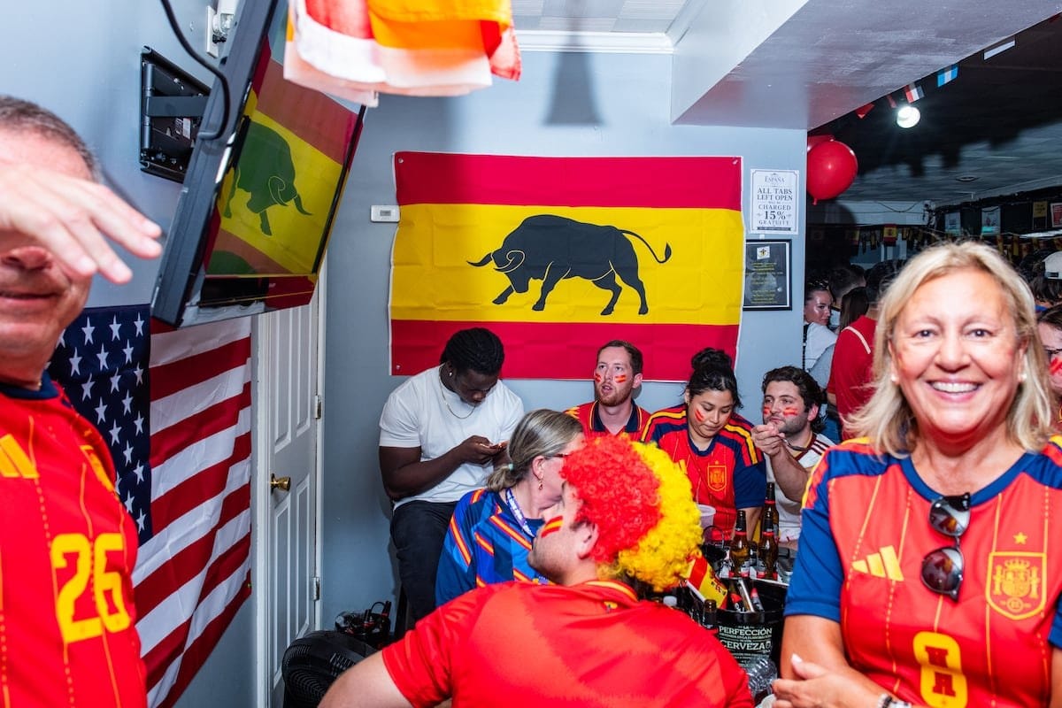 Los hijos y nietos de los emigrantes españoles en EE UU también rugen con el gol de Ferran: “Alegría, macho, esto es ‘fucking’ alegría”