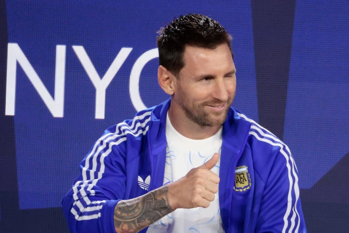 Leo Messi, el ‘Que viva España’ de Manolo Escobar y la queja de Luis de la Fuente: “A mí me han enseñado a tener respeto”
