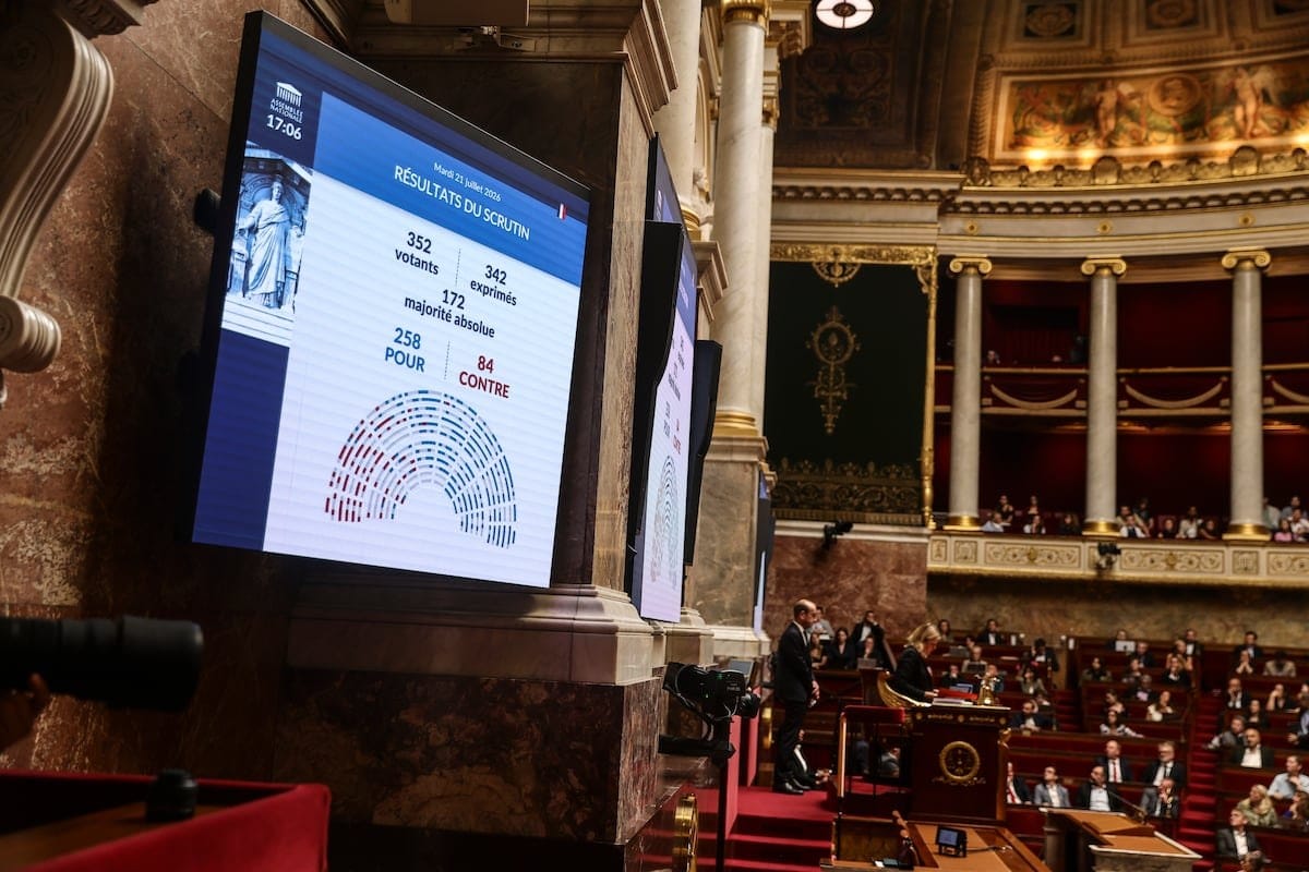 Francia se convierte en el primer país europeo en vetar el acceso a redes sociales a menores de 15 años