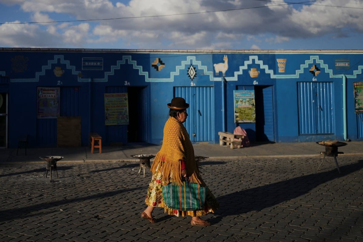 El Gobierno de Paz en Bolivia despoja al Estado de los símbolos indígenas