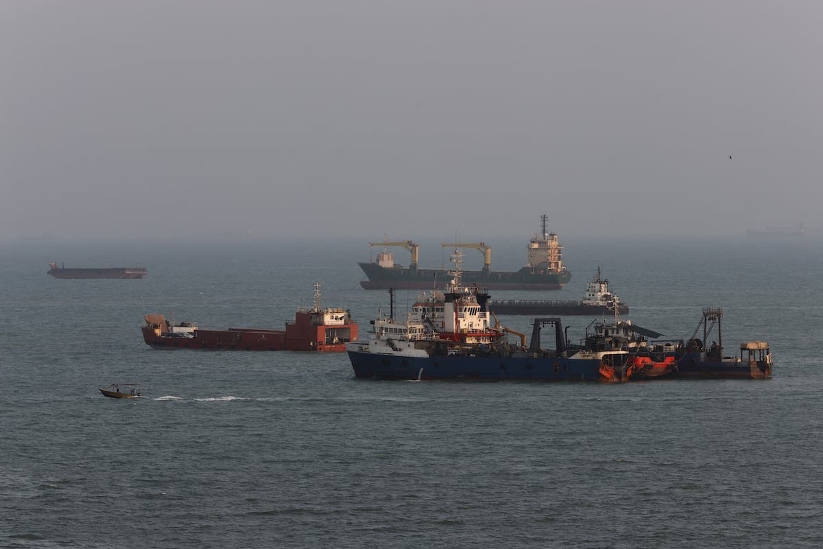EE UU dispara contra un barco de Panamá por tratar de saltarse el bloqueo de los puertos iraníes decretado por Trump