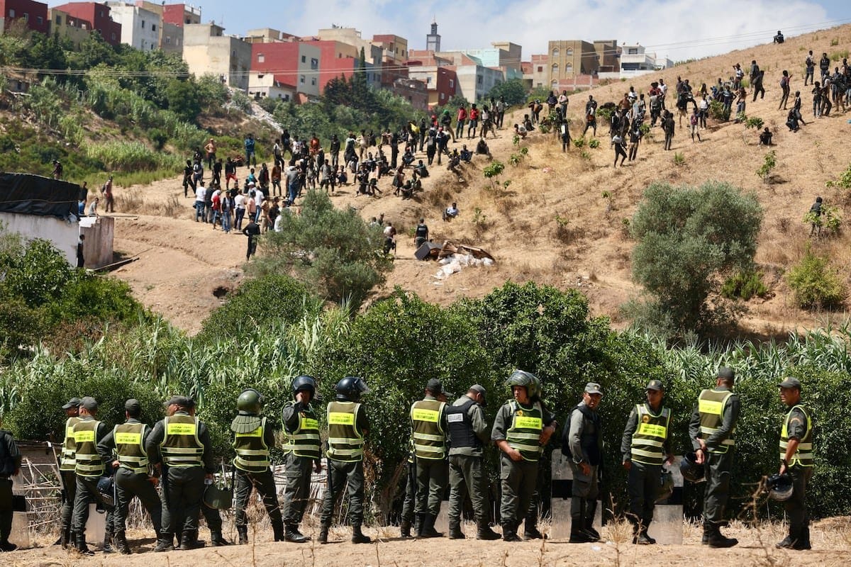 Marruecos frustra el intento de cientos de migrantes subsaharianos de alcanzar Ceuta