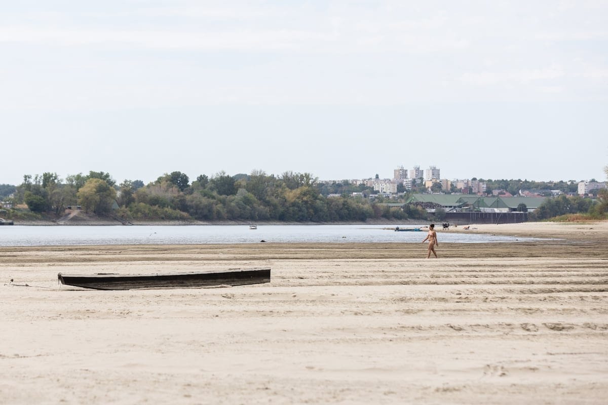 Viaje por el lecho de un Danubio desnudo por la sequía