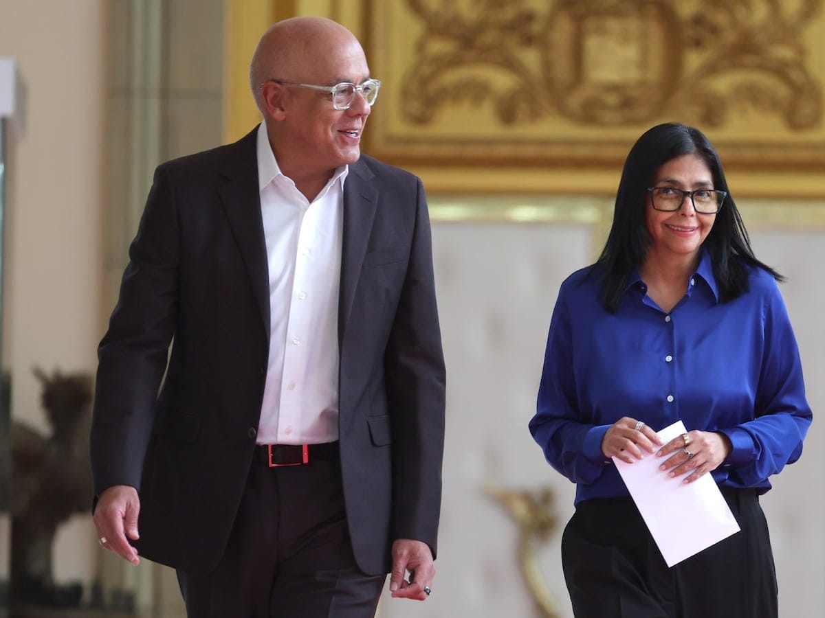 Washington y los Rodríguez inician las negociaciones para la transición venezolana con Machado al margen