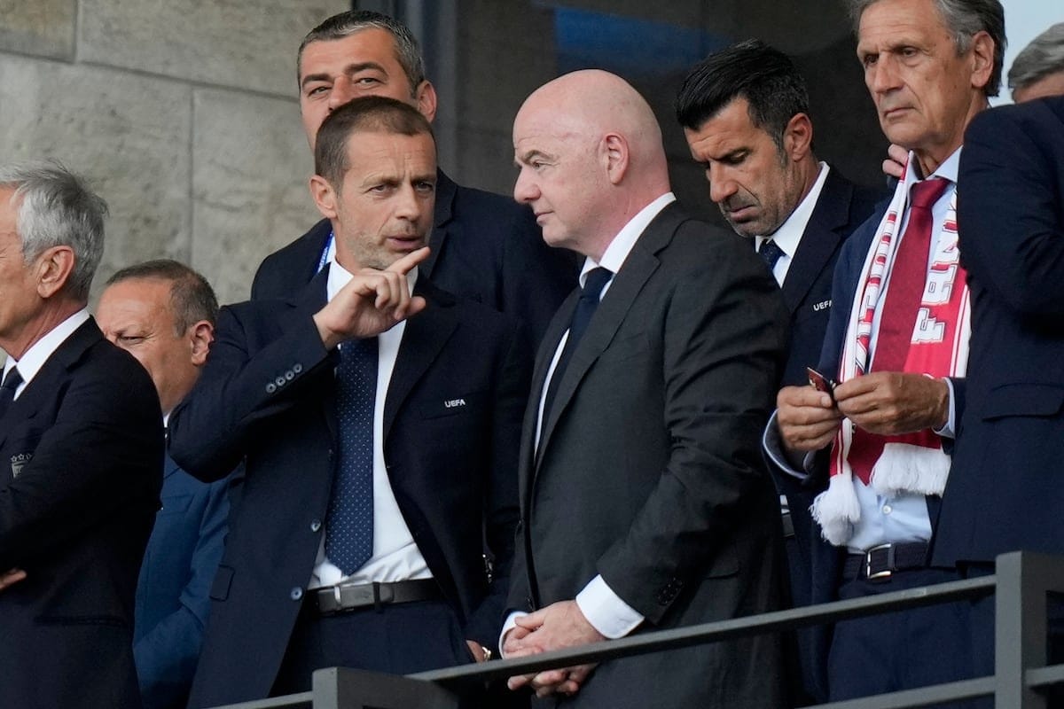 La UEFA mantiene su posición contra Infantino mientras que la Conmebol lo apoya