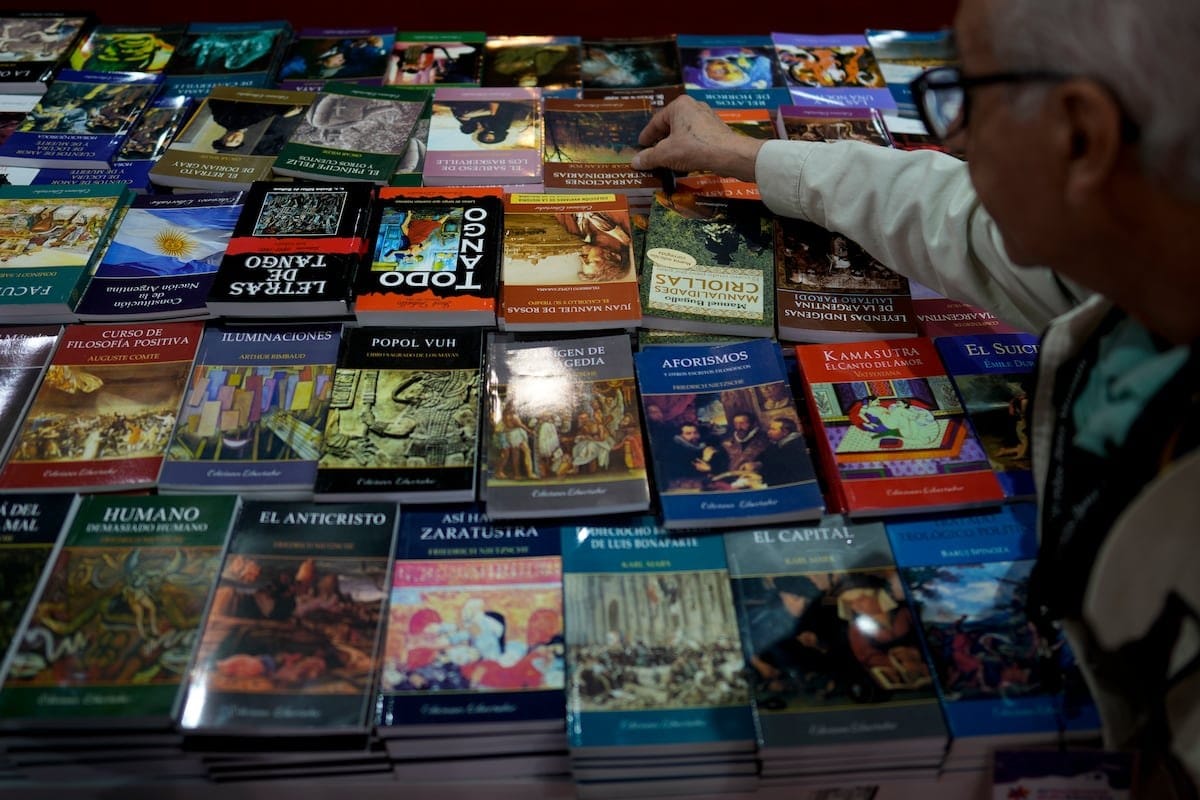 Editores y libreros argentinos rechazan la desregulación del sector librero impulsada por el Gobierno de Javier Milei