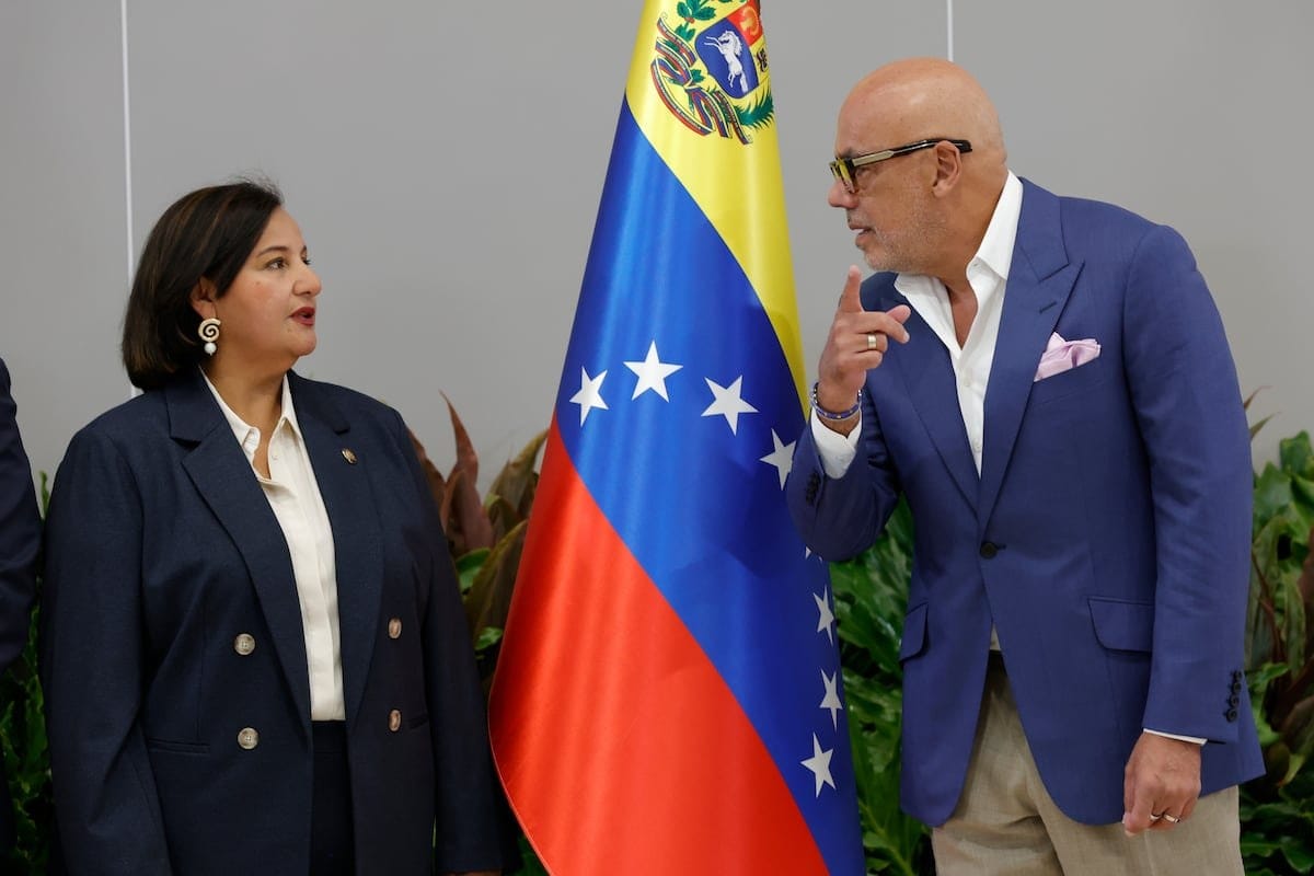El chavismo y la oposición venezolana inician diálogo bajo tutela de Estados Unidos