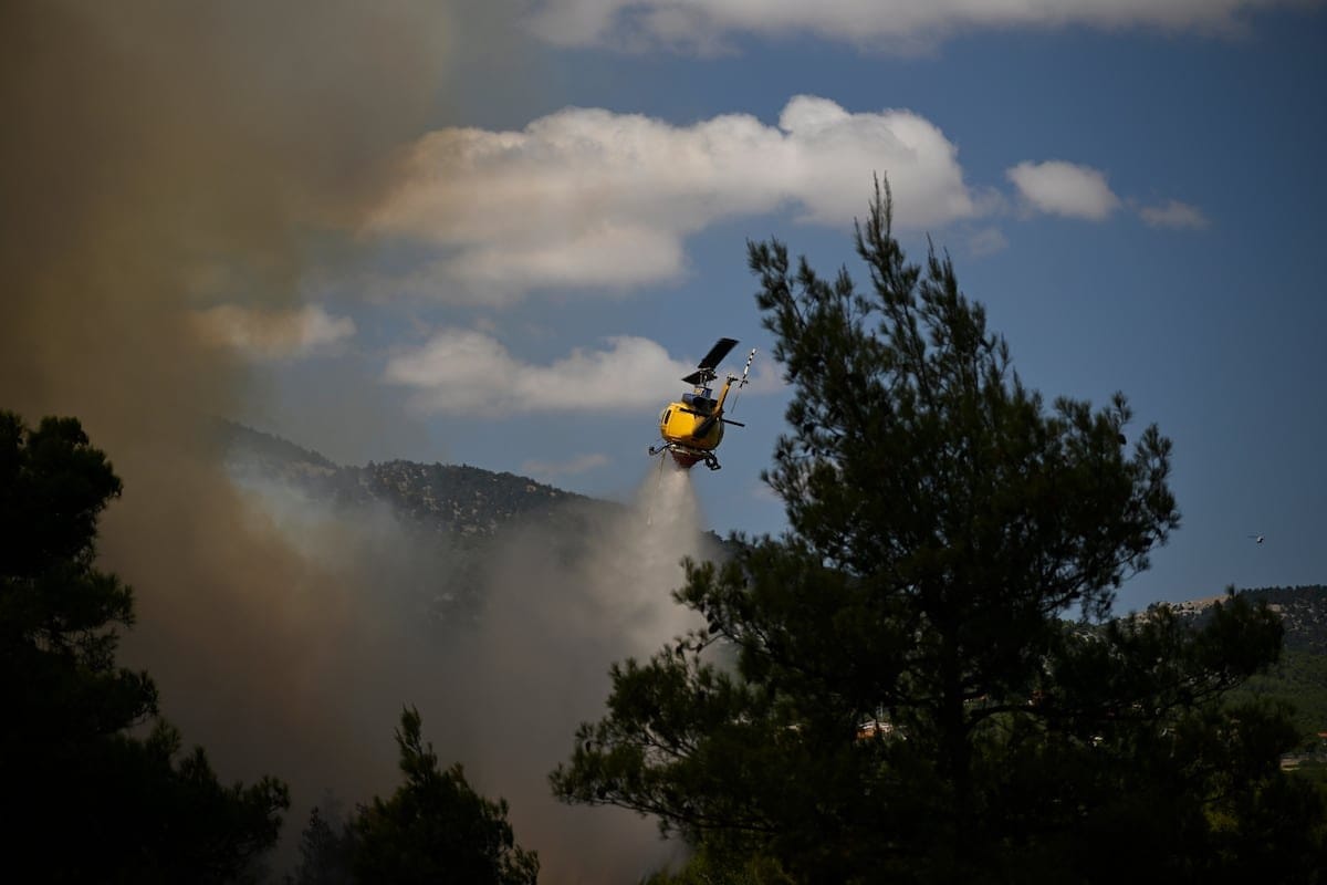 Dos pilotos mueren en un accidente de helicópteros durante la extinción de un incendio en Grecia