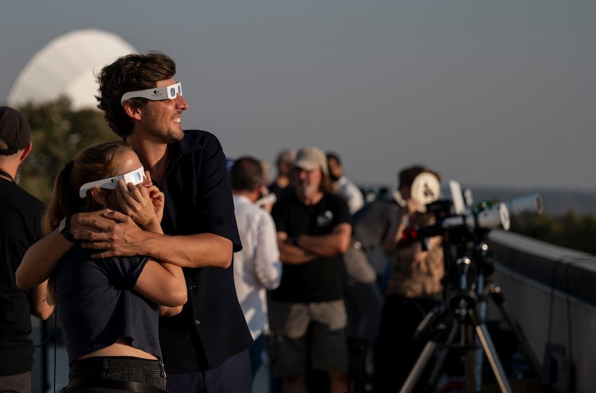 La resaca de los astrónomos tras su gran momento con el eclipse: “Me costará tiempo procesar todo lo que hemos vivido”