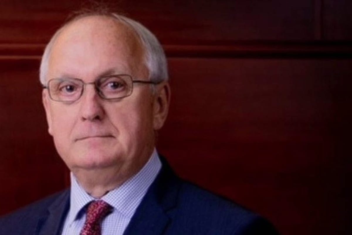 Hungría propone a András Baka como nuevo presidente