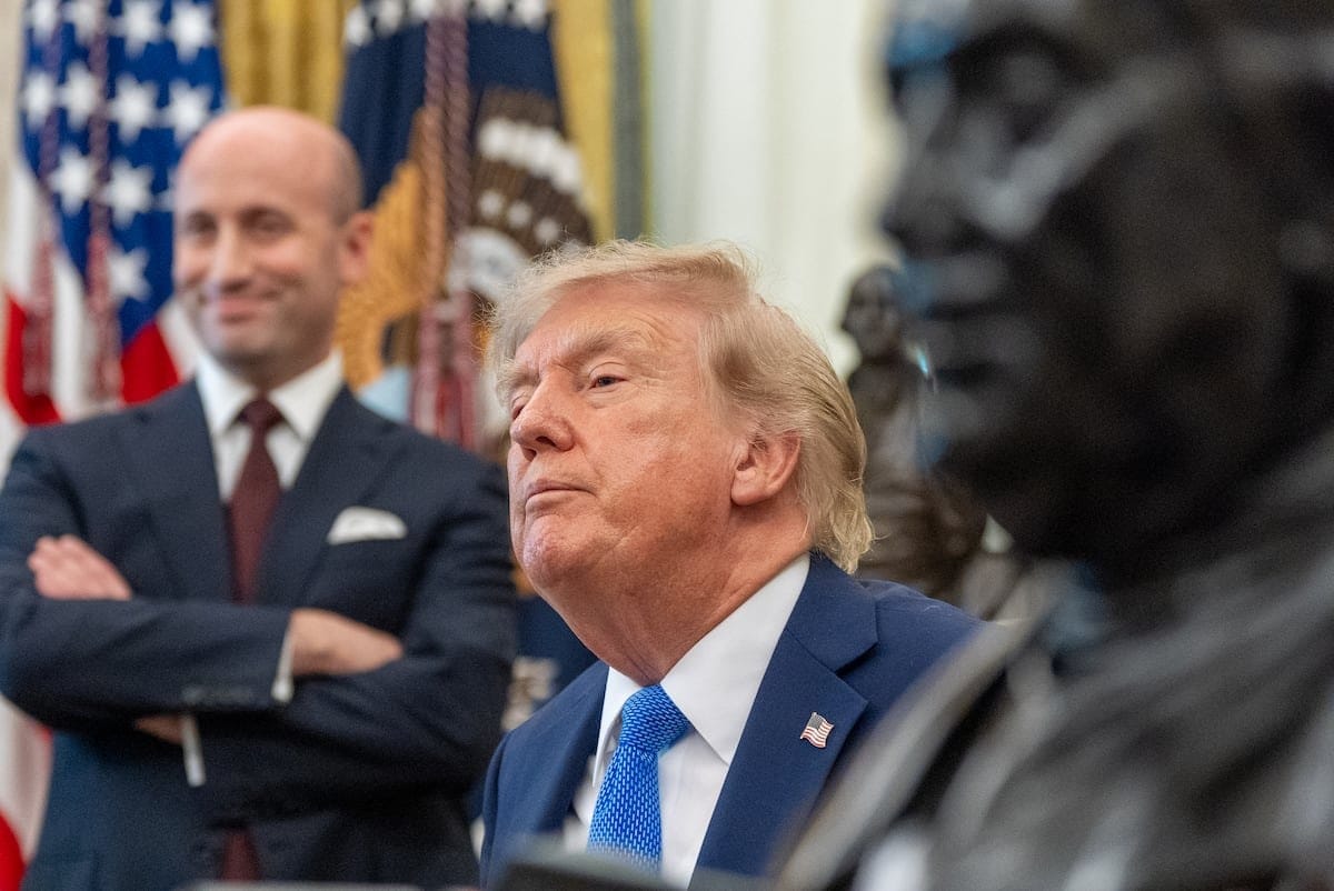 Trump aprueba dos decretos para volver a limitar la ciudadanía por nacimiento pese a la decisión del Supremo