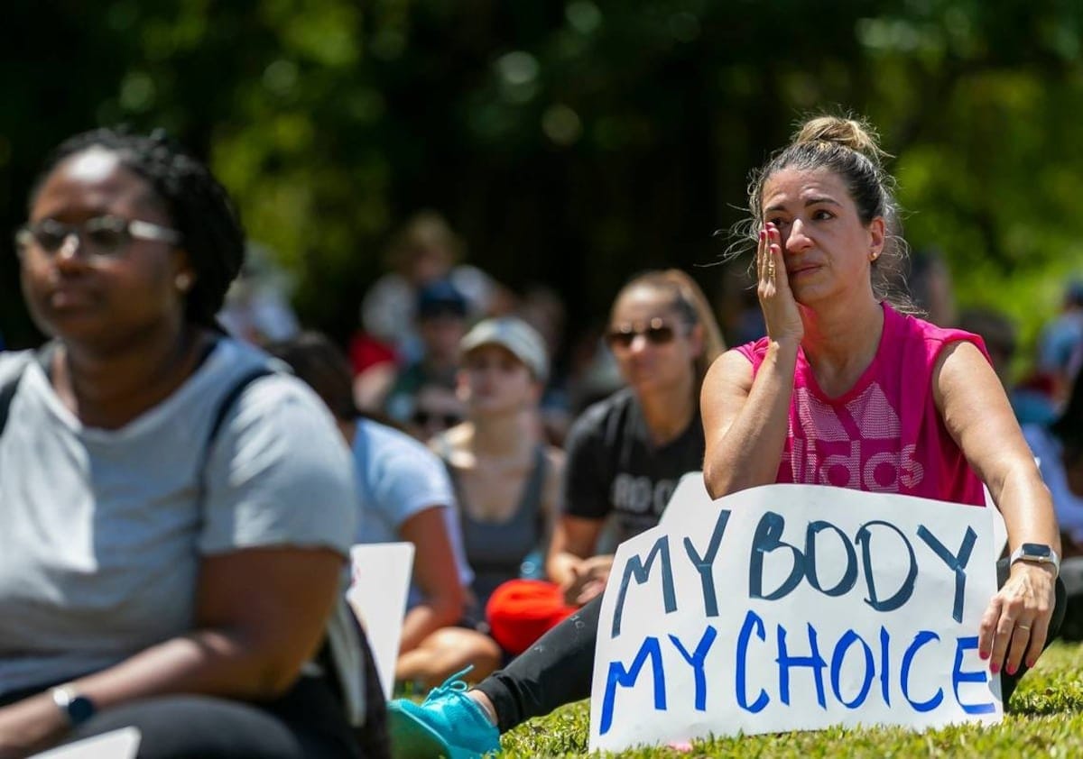 Mujeres salen de Florida para abortar debido a prohibiciones