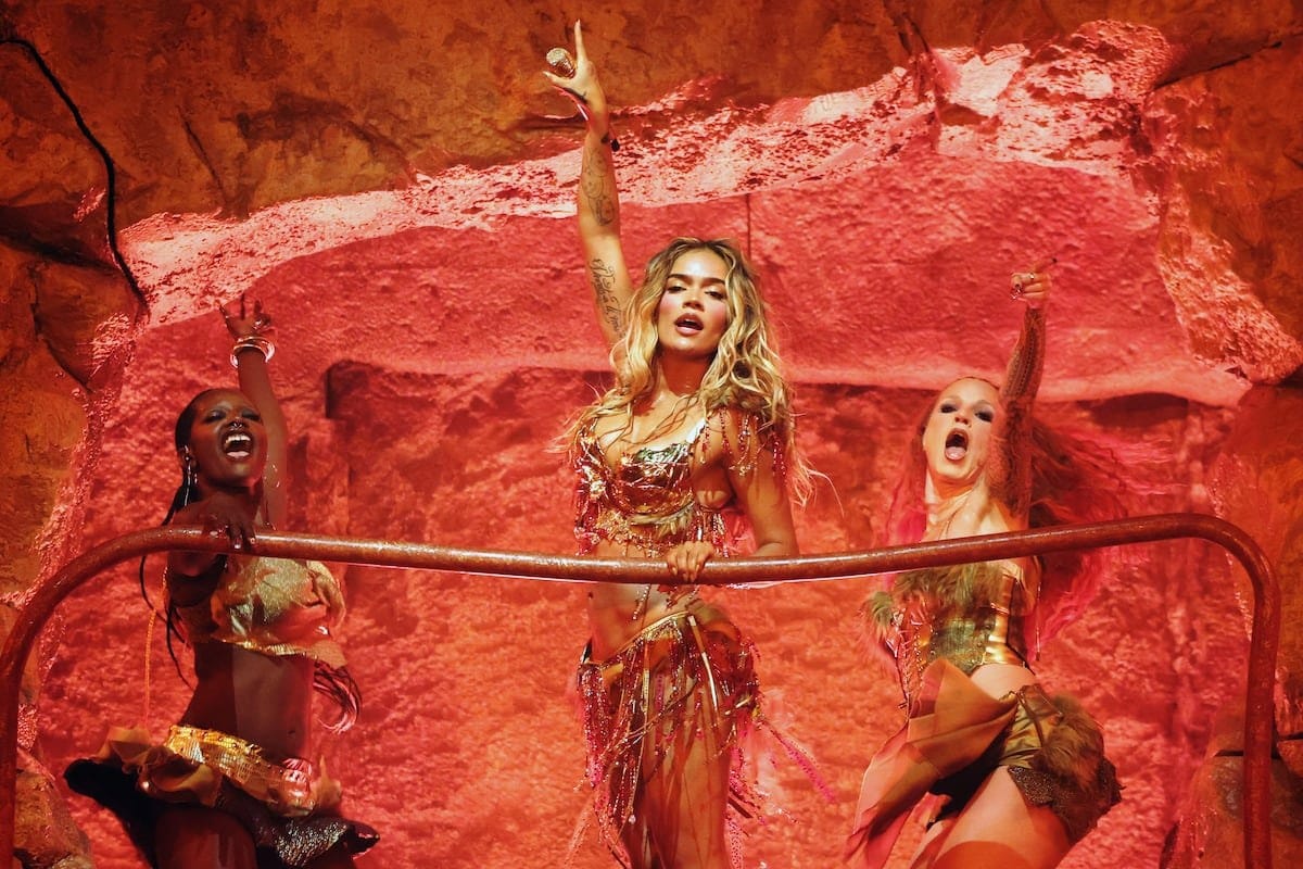Karol G lanza su nuevo disco 'No Me Arrepiento de Sentir Tanto'