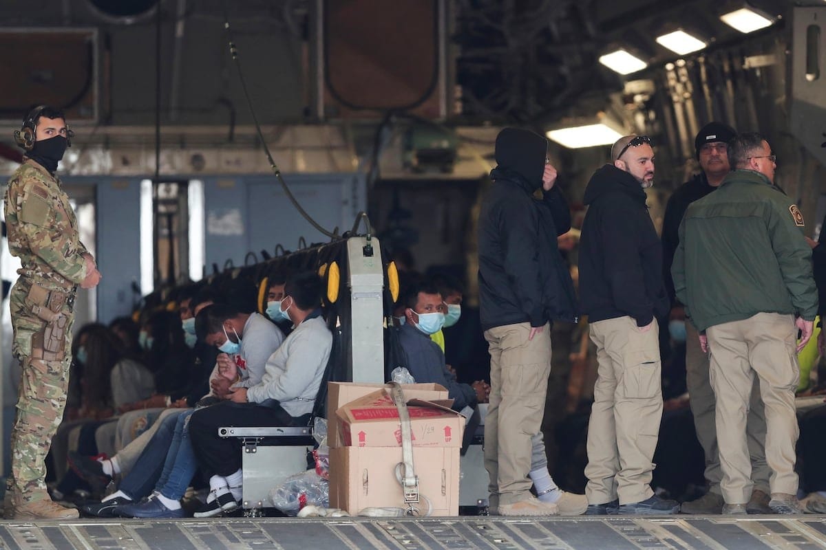 Migrantes deportados de EE.UU. a África denuncian condiciones inhumanas