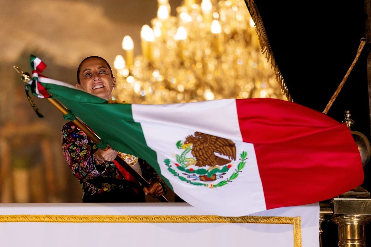 Claudia Sheinbaum defiende la soberanía y reconoce a migrantes en su segundo Grito de Independencia