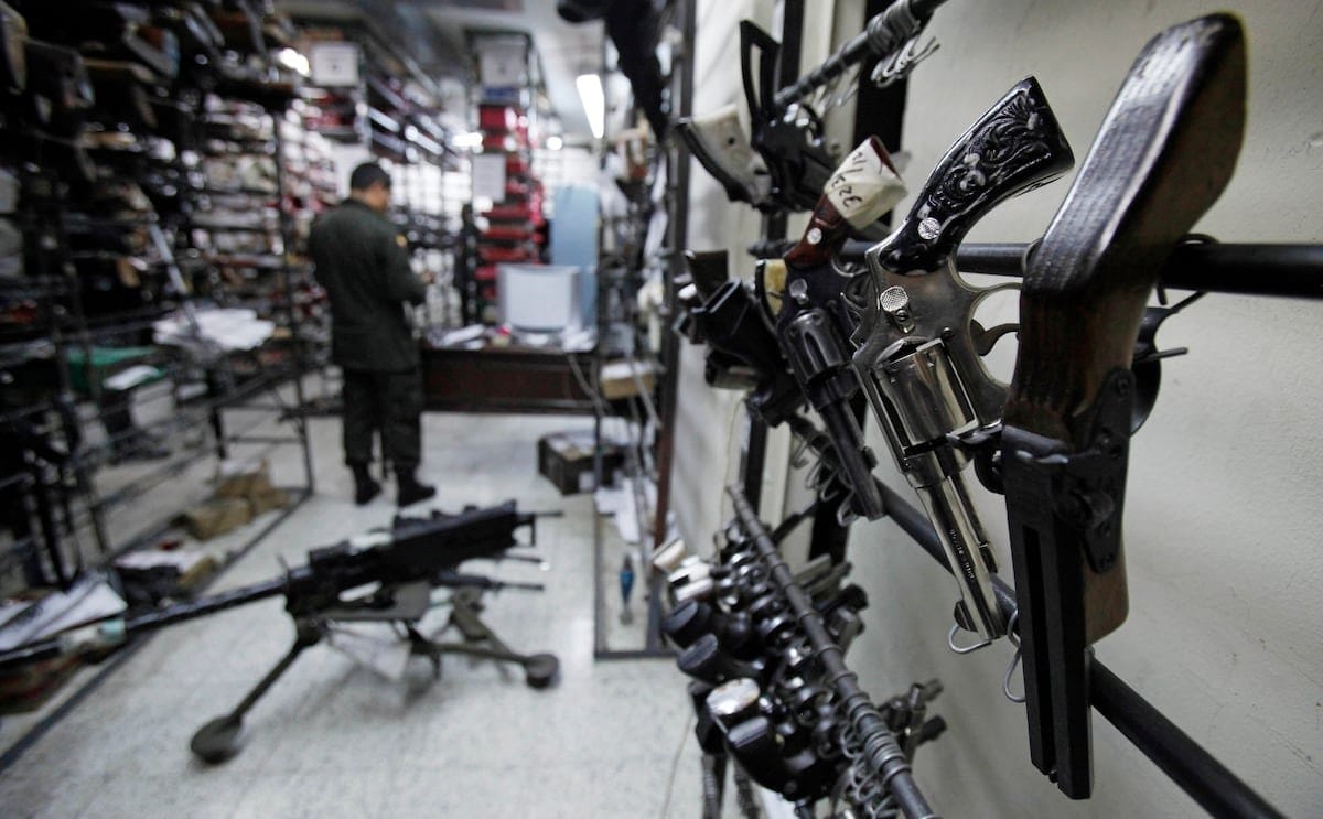 Las armas ilegales están detrás del 76% de los homicidios con arma de fuego en Colombia